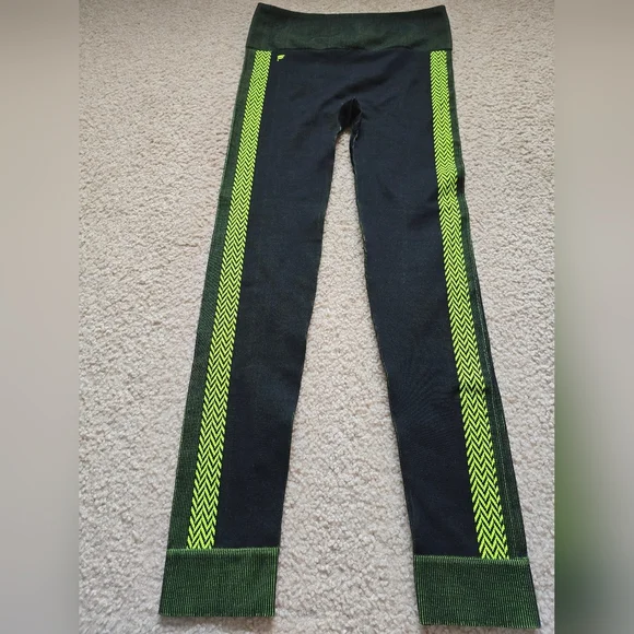 Fabletics Seamless High-Waisted Linework Leggings - Picture 2 of 6